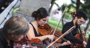 Nella foto: un'esibizione dell'Orchestra FOSS in favore degli studenti universitari siciliani ERSU