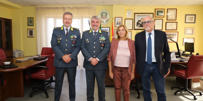 (Nella foto, da sinistra: il tenente colonnello Nicola Coppola, il comandante provinciale della GDF generale di brigata Domenico Napolitano, la presidente ERSU Margherita Rizza, il direttore ERSU Ernesto Bruno)